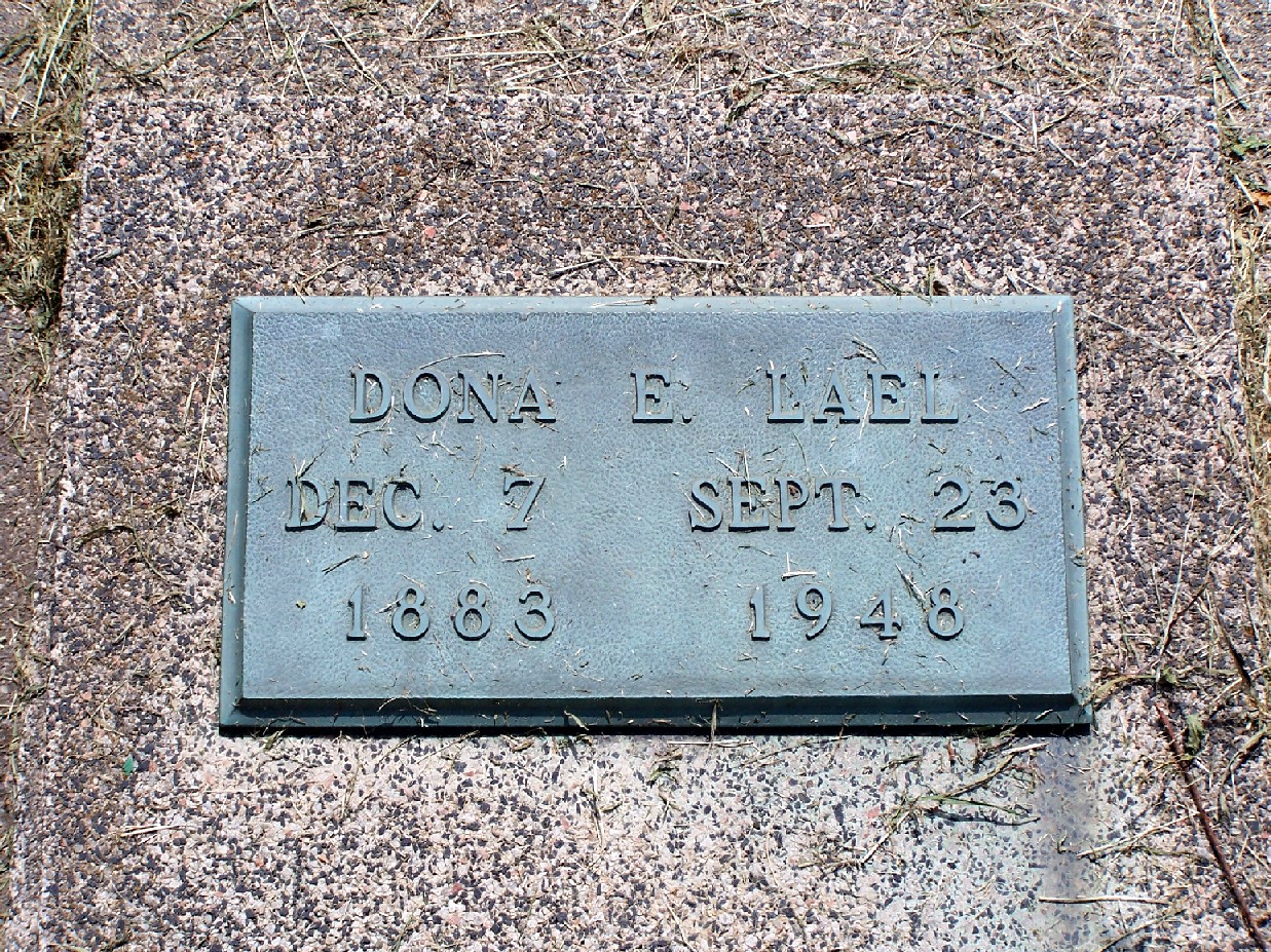 Dona Emma Lael grave